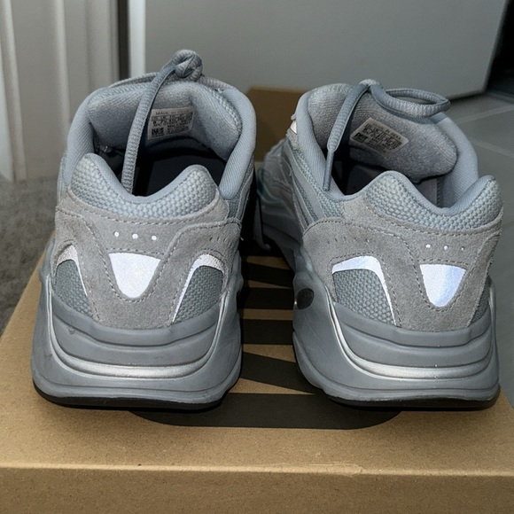 Yeezy Boost 700 V2 'Hospital Blue' - Picture 7 of 12